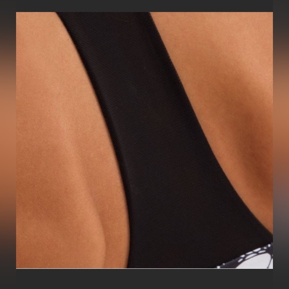 CLEARANCE! Lululemon Scoop Neck Tank White Black Glacier Lace / Black Size:4 - Picture 7 of 8